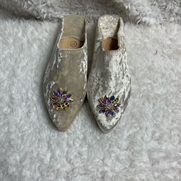 Moroccan Asala beige velvet leather slippers with jewels brooch accent EUR SZ37 - Picture 7 of 8